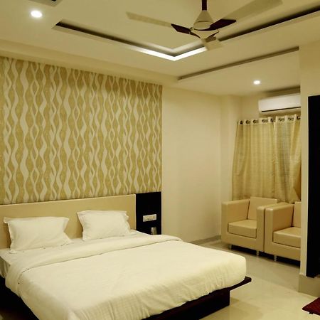 Hotel Kamad Giri,Ujjain Exterior photo