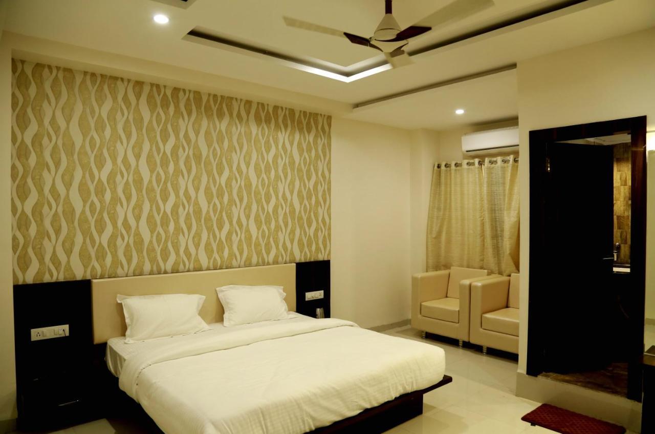 Hotel Kamad Giri,Ujjain Exterior photo