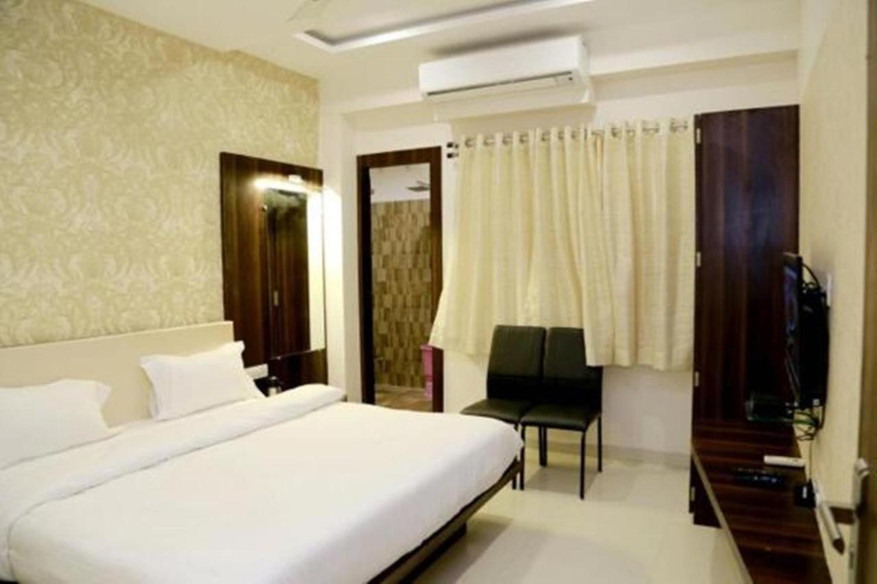 Hotel Kamad Giri,Ujjain Exterior photo