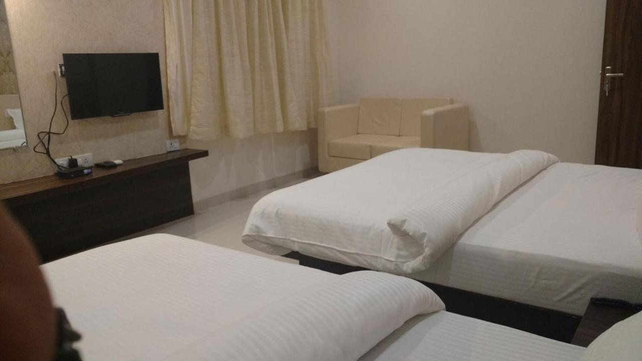 Hotel Kamad Giri,Ujjain Exterior photo